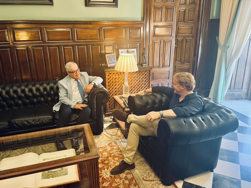 El alcalde Ignacio Gragera se re�ne con el rector de la UEx, Pedro Fern�ndez, para abordar iniciativas acad�micas y de colaboraci�n